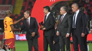 Galatasaray'ın kupasını kim verecek?