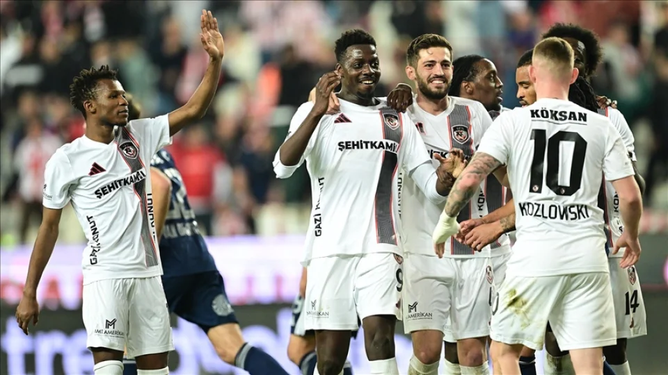 Gaziantep FK deplasmanda Antalyaspor'u 4-1 yendi