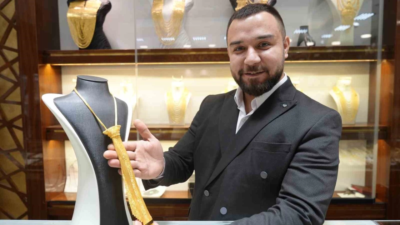 Gaziantep'te kuyumcularda yeni trend: Alt�n kravat
