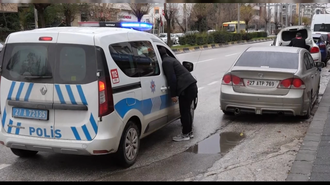 Gaziantep'te y�zlerce arac�n lasti�ini patlatan �ah�s yakaland�