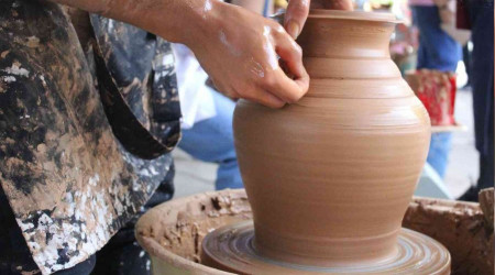 Geleneksel seramik yapımı sanatsever öğrencileri çamur ile buluşturdu