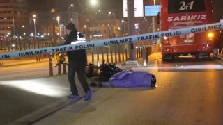 Genç motosiklet sürücüsü otobüsün altında kalarak can verdi