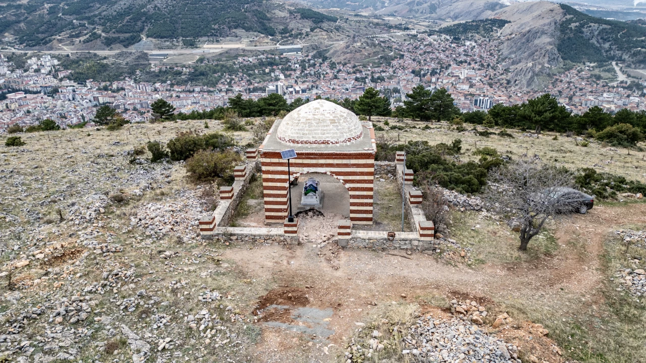 Gıj Gıj Baba Türbesi, define avcılarının hedefi oldu