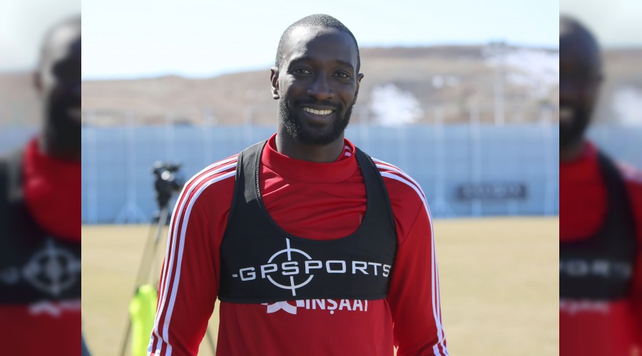 Gol y�k� Yatabare'nin �st�nde