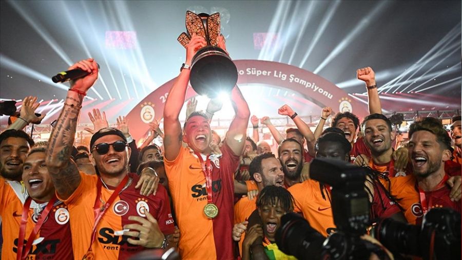 Grkemli kutlama! ampiyon kupasna kavutu 