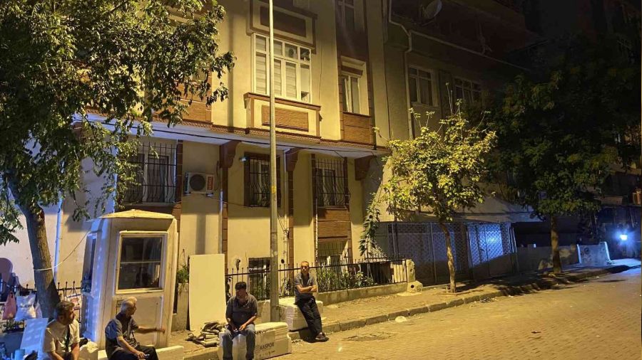 Güngören'de 4 katlı binada çatlak meydana geldi