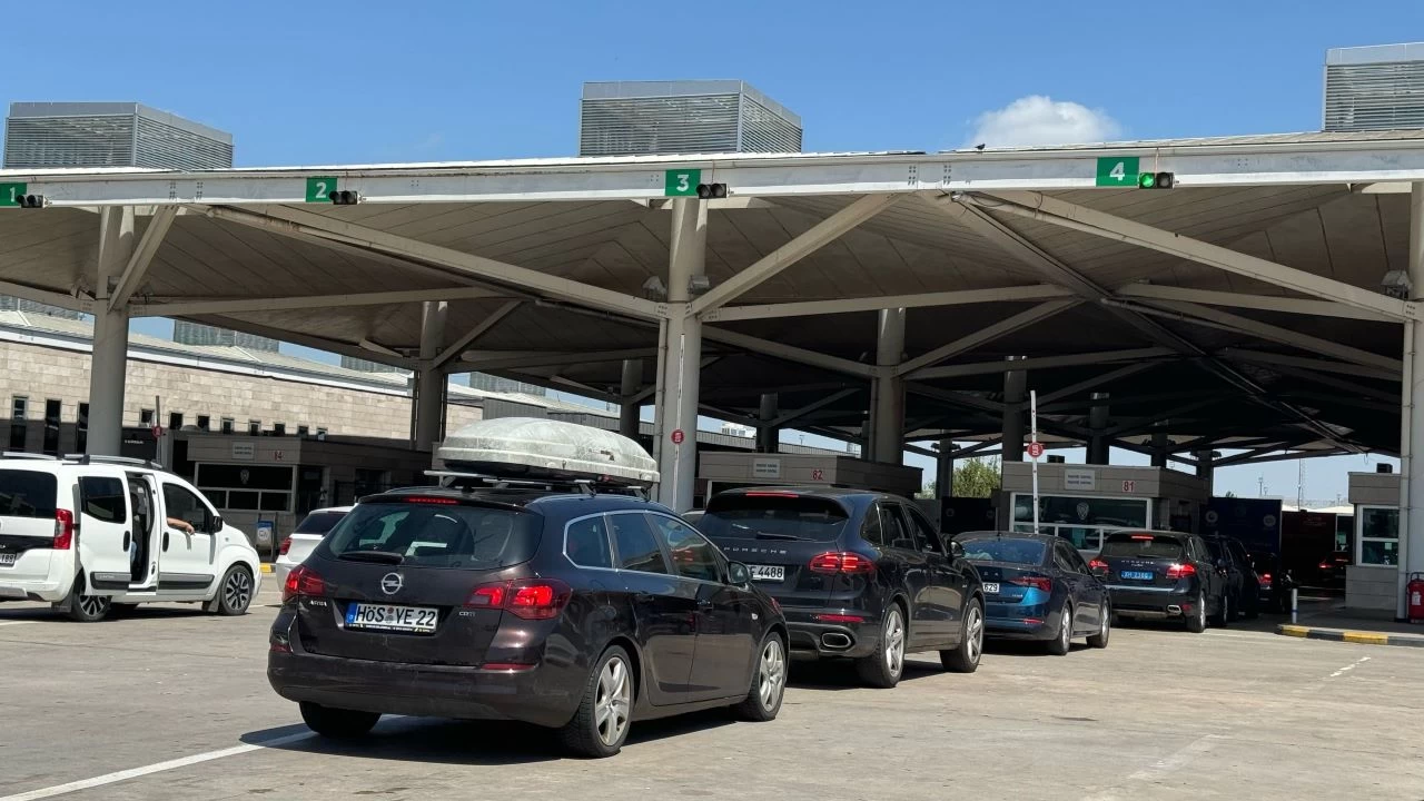 Gurbetçilerin anavatana gelişleri başladı