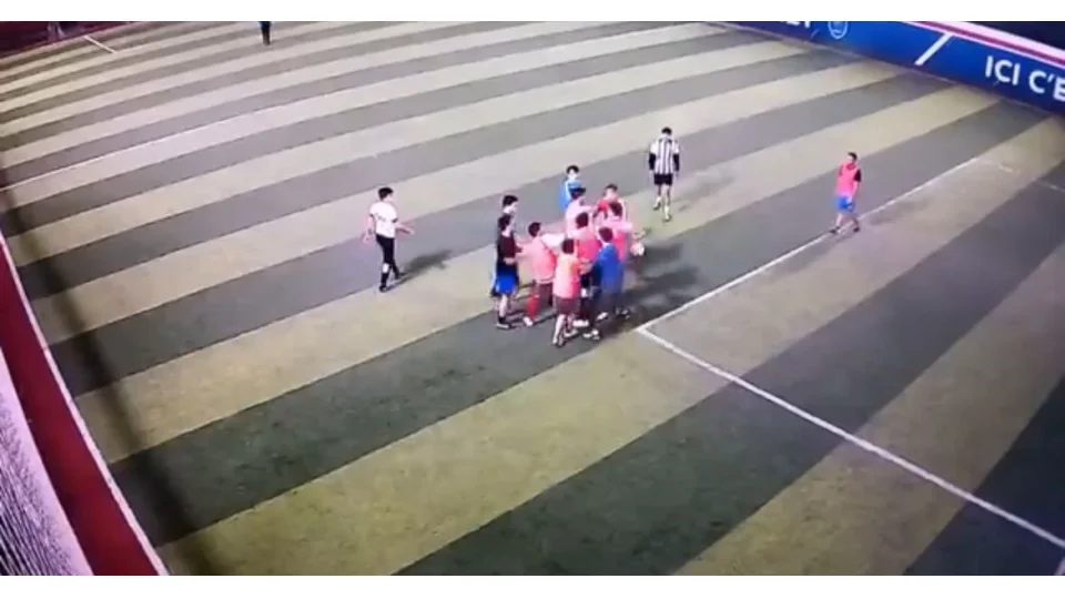 Hal� saha futbol kar��la�mas� boks kar��la�mas�na d�n��t�