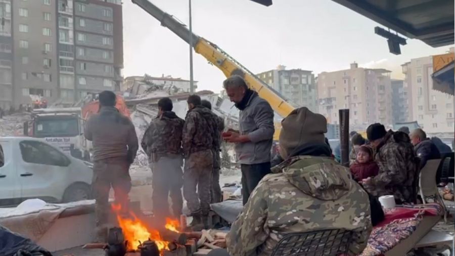 Hatay'da ailelerin bekleyi�i devam ediyor