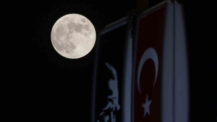 Hatay'da kanl ay tutulmas kartpostallk grntler oluturdu