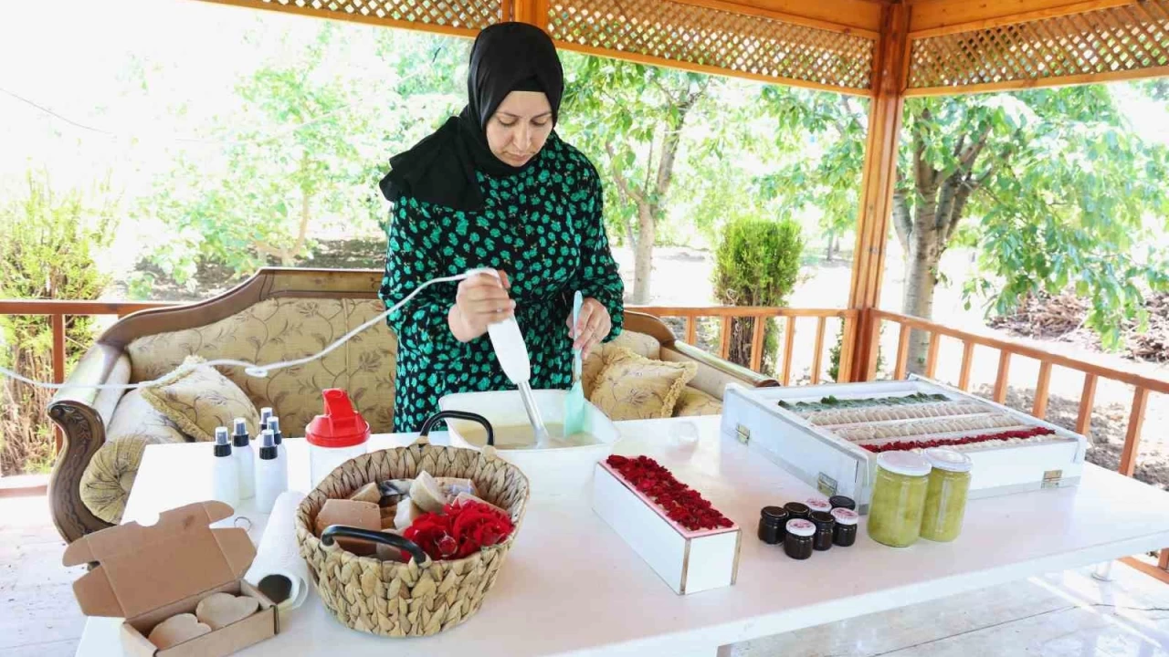 Hobi olarak balad imdi 45 eit sabun retiyor