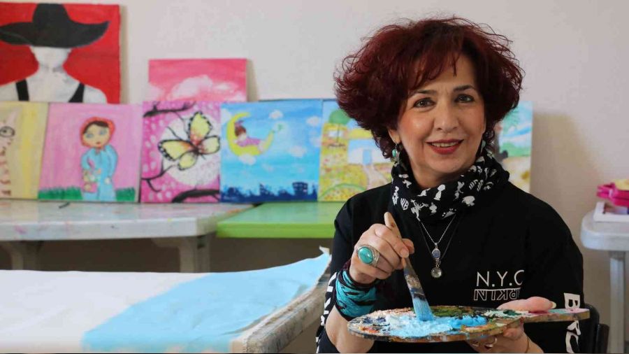 Hobi olarak başladığı ressamlık mesleği oldu