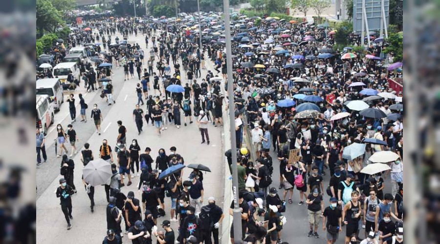 Hong Kong yine gergin