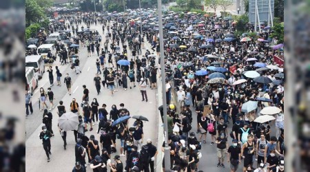Hong Kong yine gergin