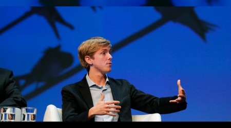 Hughes: Facebook artık bölünmeli