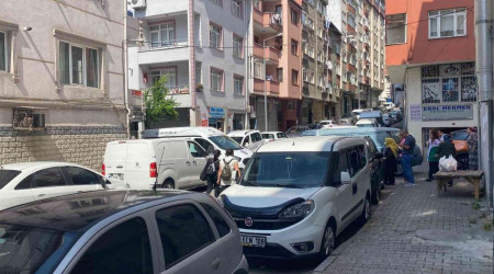 İki arkadaş çıplak ve sarılmış halde ölü bulundu