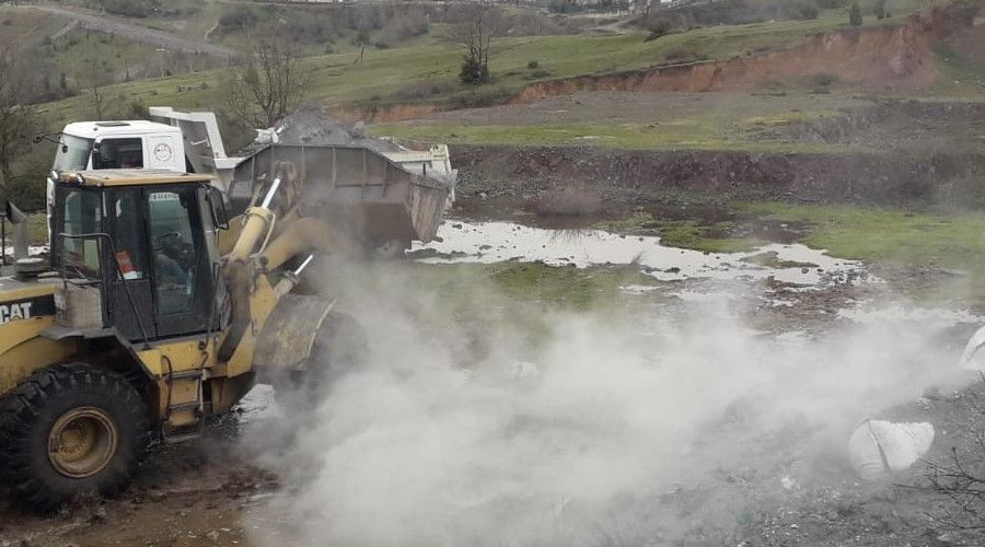 �limtepe'ye b�rak�lan kimyasal at�klar temizlendi
