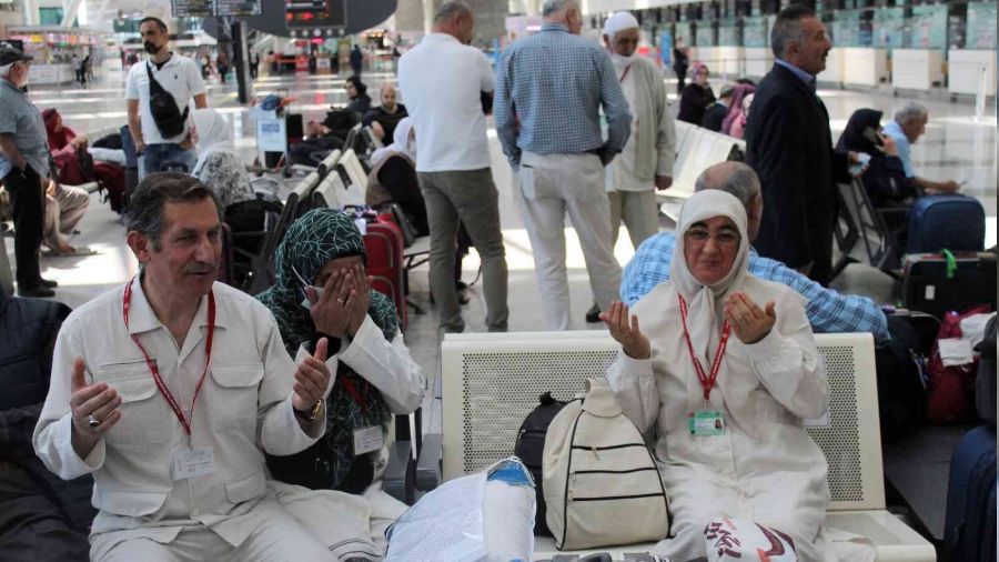 İlk umre kafilesi dualarla uğurlandı