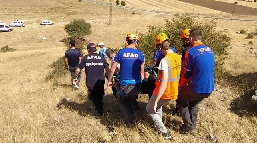 İnönü'de ters rüzgara yakalanan paraşütçü kayalıklara çarptı
