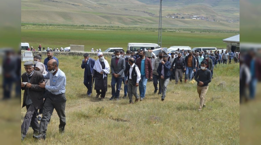 İş kazasında hayatını kaybeden Ağrılı işçiler toprağa verildi
