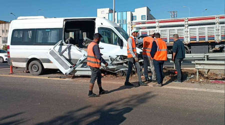 İşçi servisi bariyerlere saplandı: 1 ölü, 5 yaralı