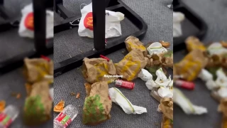 İşgalci askerleri McDonalds ile Coca-Cola besliyor