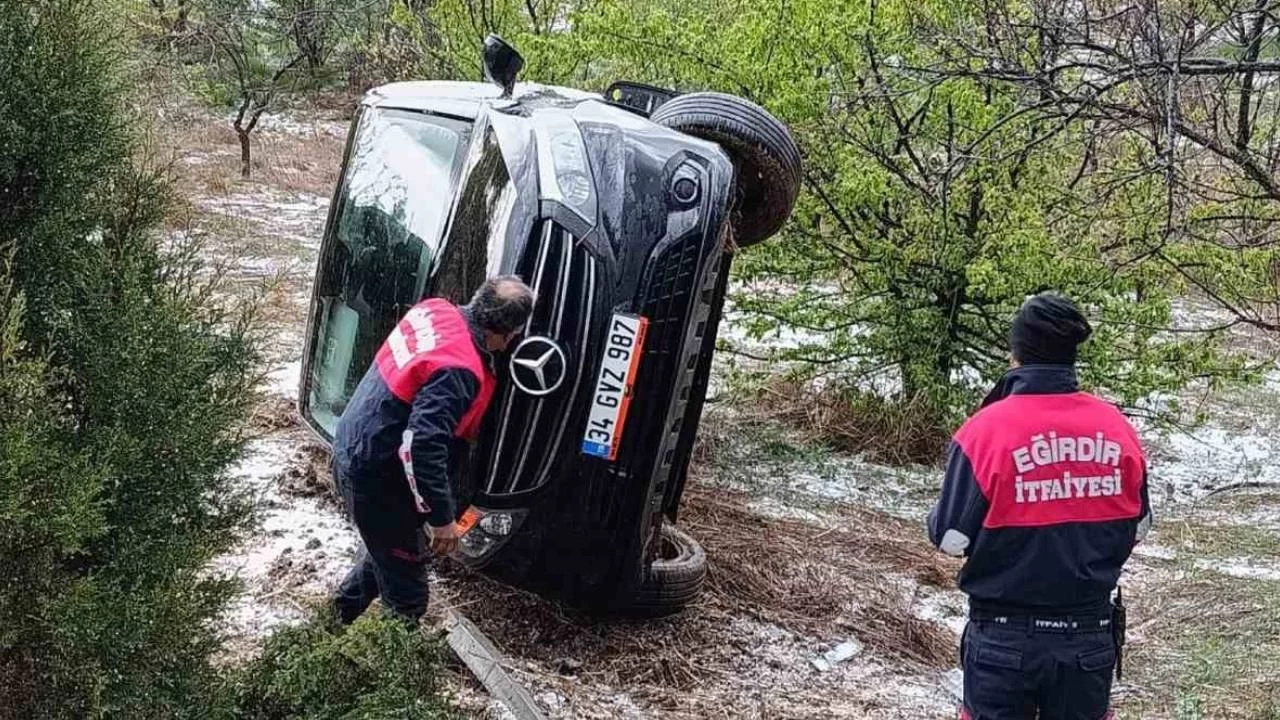 Isparta'da minibüs takla attı: 1 ölü, 8 yaralı