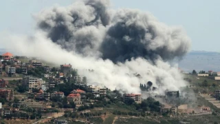 �srail, L�bnan'�n g�neyinde yerinden edilenlerin s���nd��� binay� bombalad�