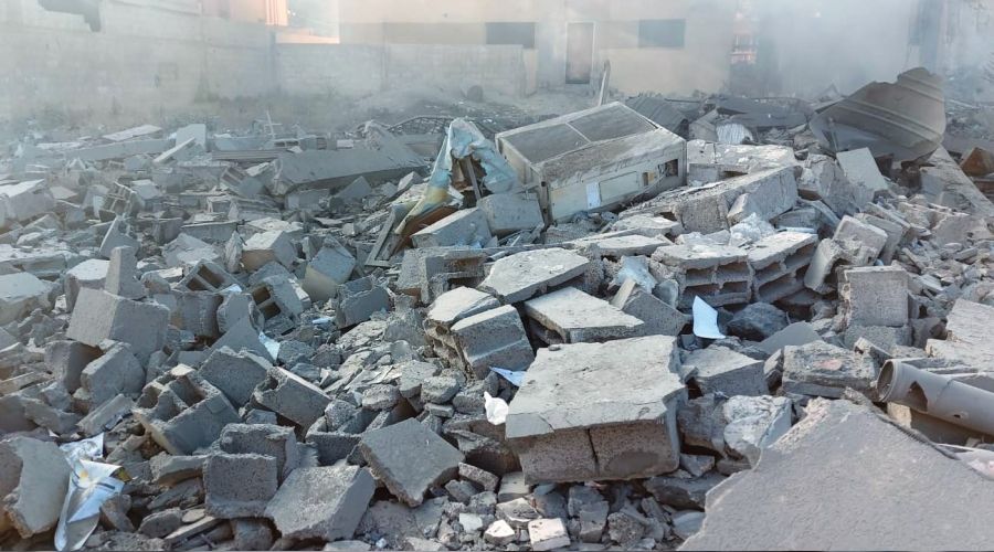 İsrail'in vurduğu bankanın enkazı görüntülendi