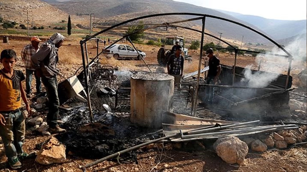 İsrailli Yahudi yerleşimciler, Filistinli ailenin çadırına dronla kezzap döktü
