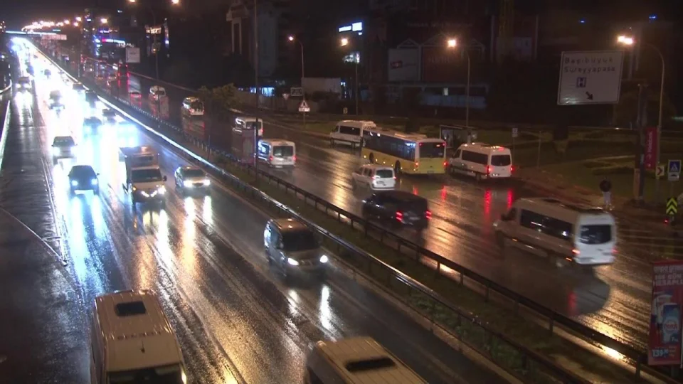 İstanbul'da gök gürültülü sağanak etkili oluyor