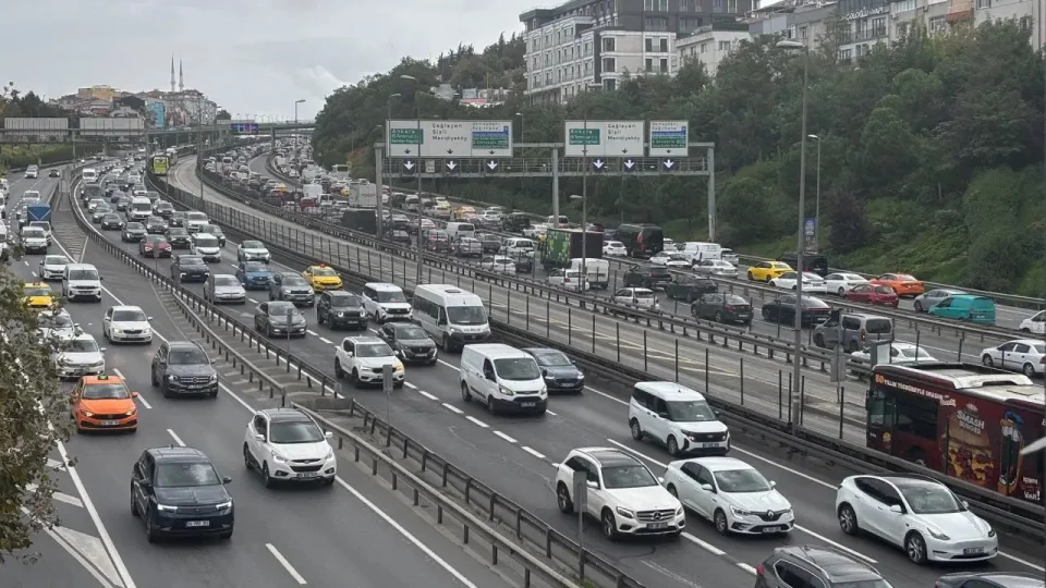 İstanbul'da sabah saatlerinde trafik yoğunluğu arttı