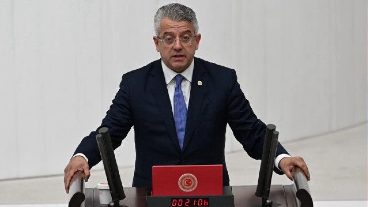 Y Parti'de yaprak dkm sryor