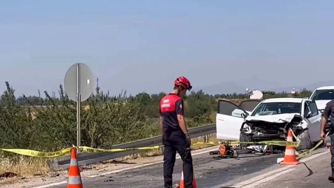 zmir'deki trafik kazasnda kar-koca ld, iki ocuk yetim kald