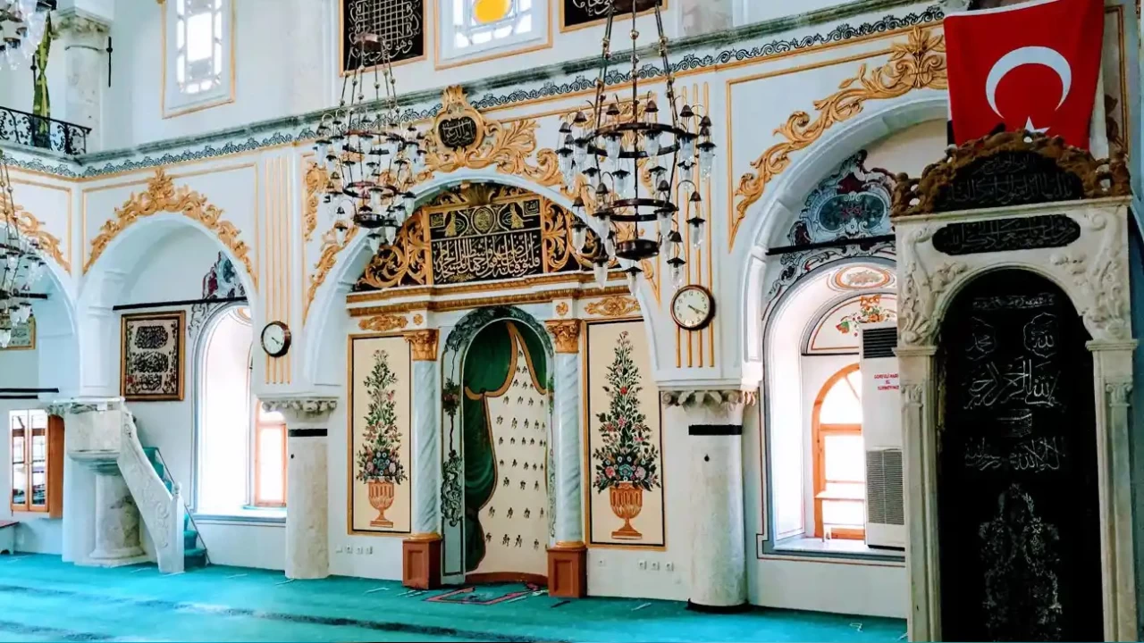İzmir’in Tarihi İncisi: Şadırvanaltı Camii