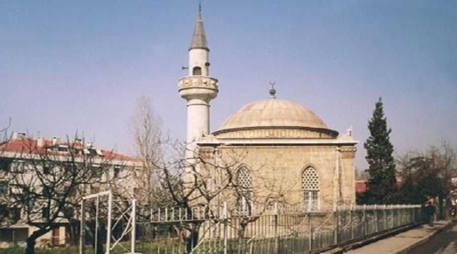 Kadky'deki tarihi cami kundaklamaya kalkt