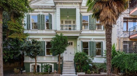 Kadıköy'deki tarihi köşk satışa çıkarıldı