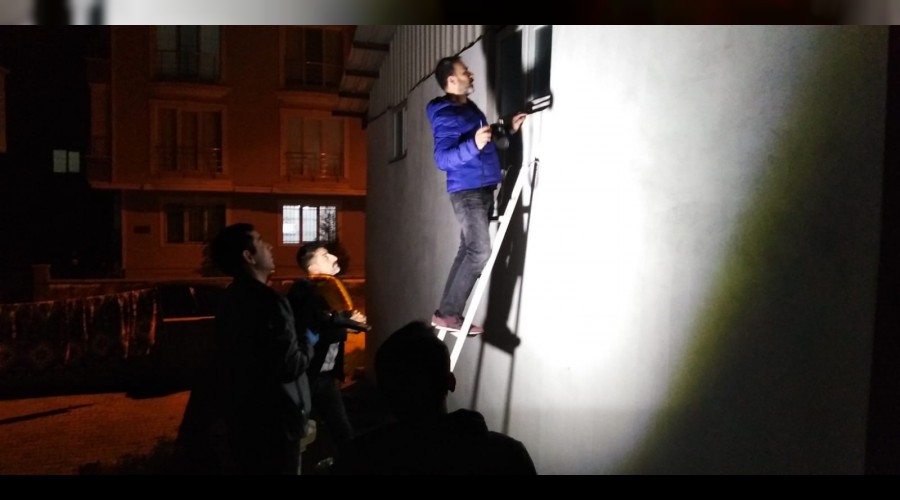 Kamyonu yana�t�r�p depoyu soydular