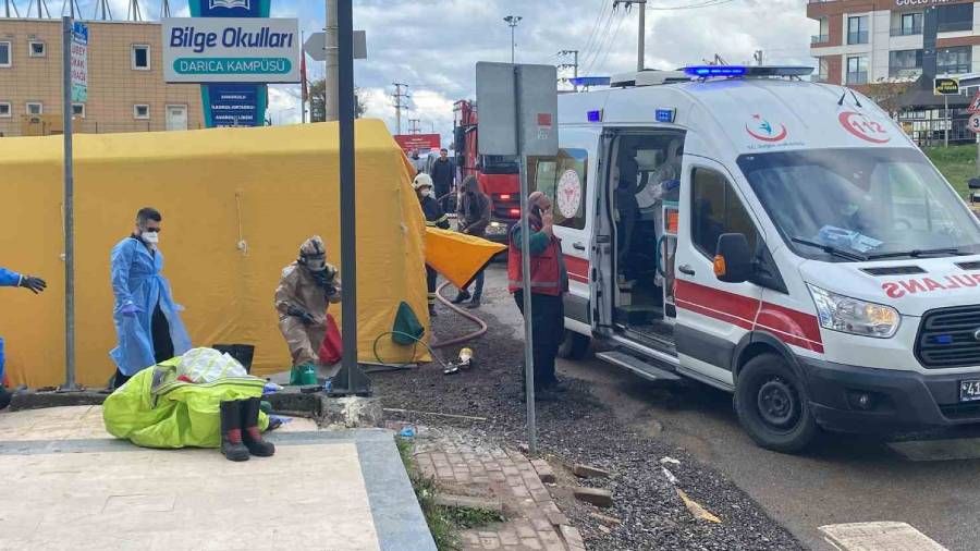 Kargodaki pakette kimyasal sızıntı: 12 kişi hastaneye kaldırıldı