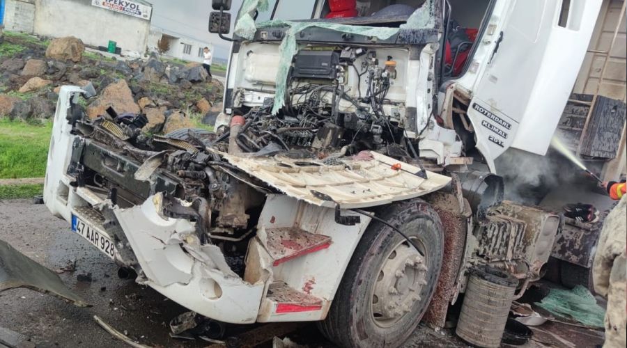 Karton gibi katlanan TIR'dan �of�r yaral� kurtuldu
