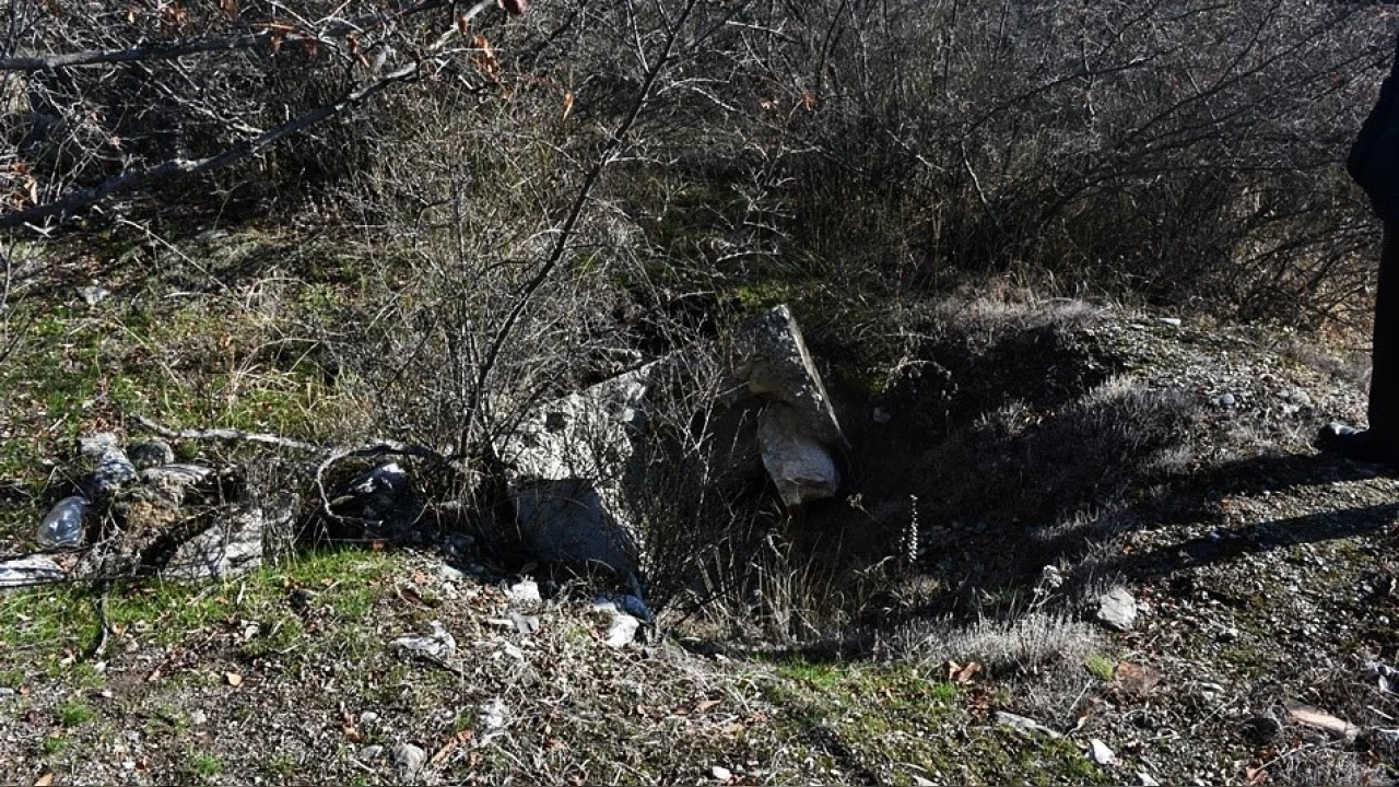 Kastamonu'da defineciler, mezarl��� talan etti