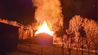 Kastamonu'da evi küle dönen yaşlı adam yaralı kurtuldu
