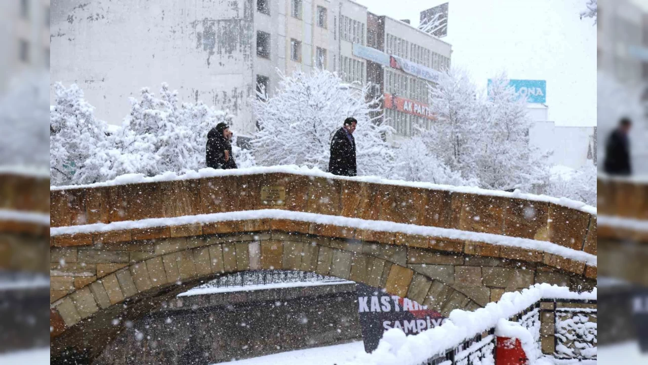 Kastamonu'da kar ortaya kartpostallık görüntüler çıkardı: Vatandaşlar kışın tadını çıkardı