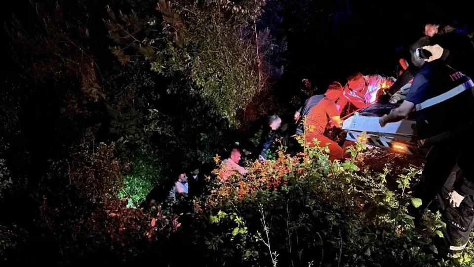 Kastamonu'da otomobil 150 metre yüksekten uçuruma yuvarlandı: 1 ölü, 3 yaralı