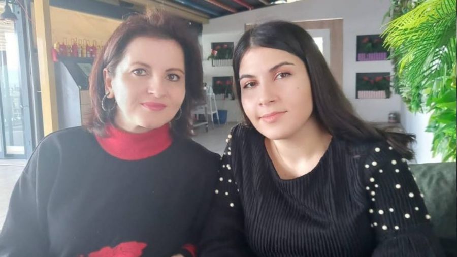 Kaybolan k�z�n� gece g�nd�z sokak sokak ar�yor