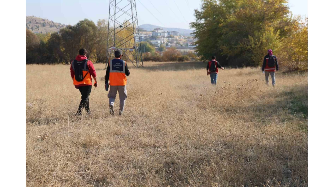 Kaybolan otizmli çocuk, termal dronlarla aranıyor