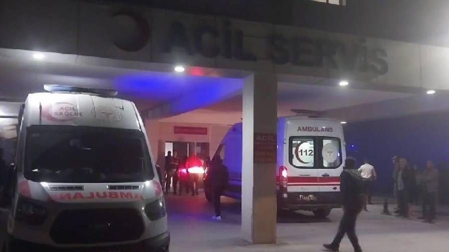 Kayseri'de tar�m i��ilerini ta��yan minib�s ile yak�t tankeri �arp��t�: 15 yaral�