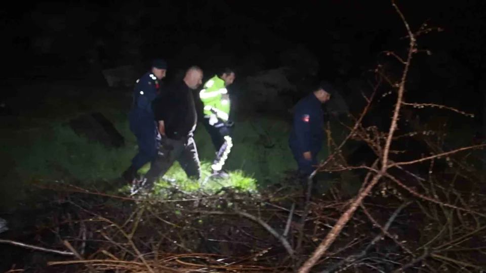 Kaza yapan sürücü çalıların arasına saklandı