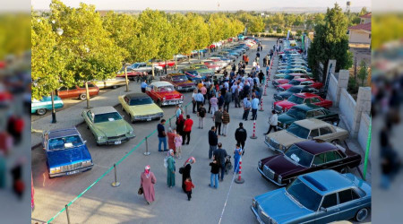 Klasik otomobil tutkunları Konya'da buluştu