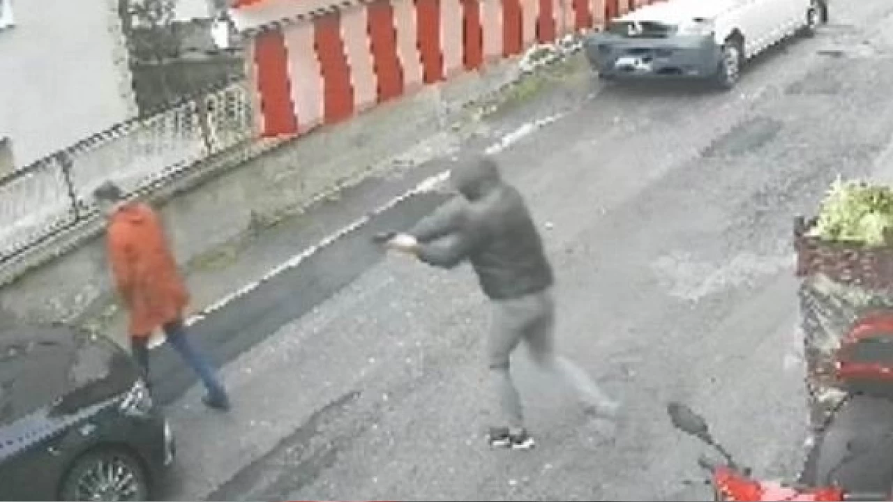Konya'da avukat aracına binerken silahla vuruldu